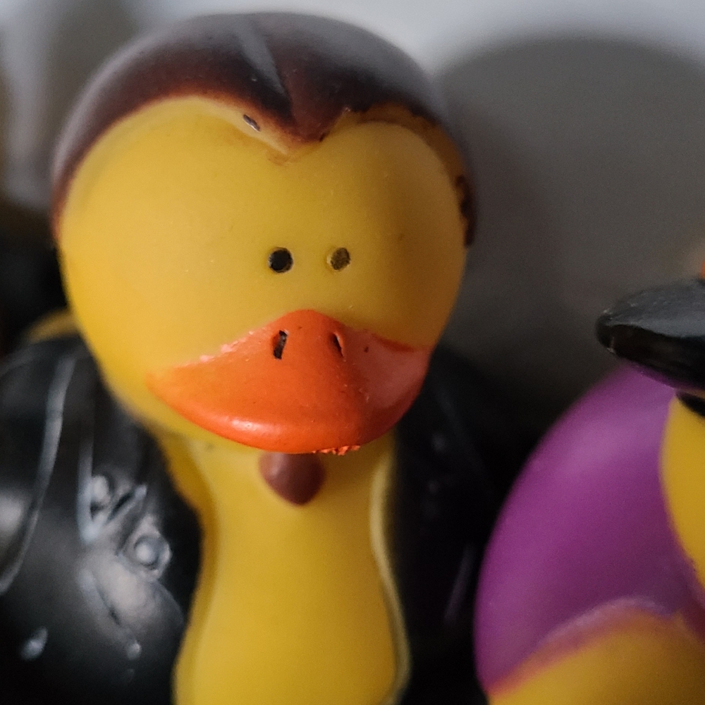 Lot Of 5 RUBBER DUCKIES - Picture 4 of 8